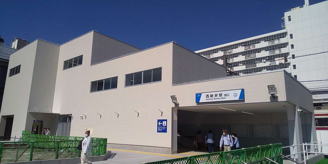 東武西新井駅｜アクロスや金属パネルやアルミパネル等を使用材として用いた施工実績です。