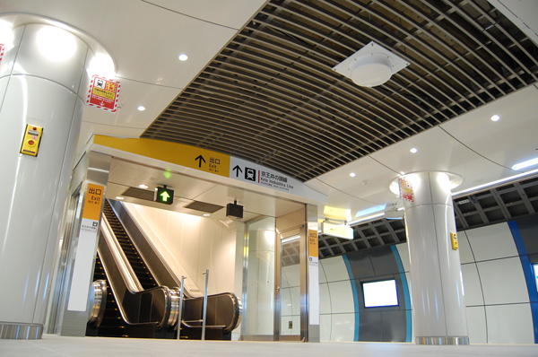 小田急下北沢駅1期-1｜アクロスや金属パネルやアルミパネル等を使用材として用いた施工例です。